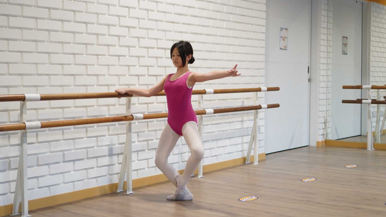 Mastering the Battement Fondu: A Guide to Fluid Ballet Technique